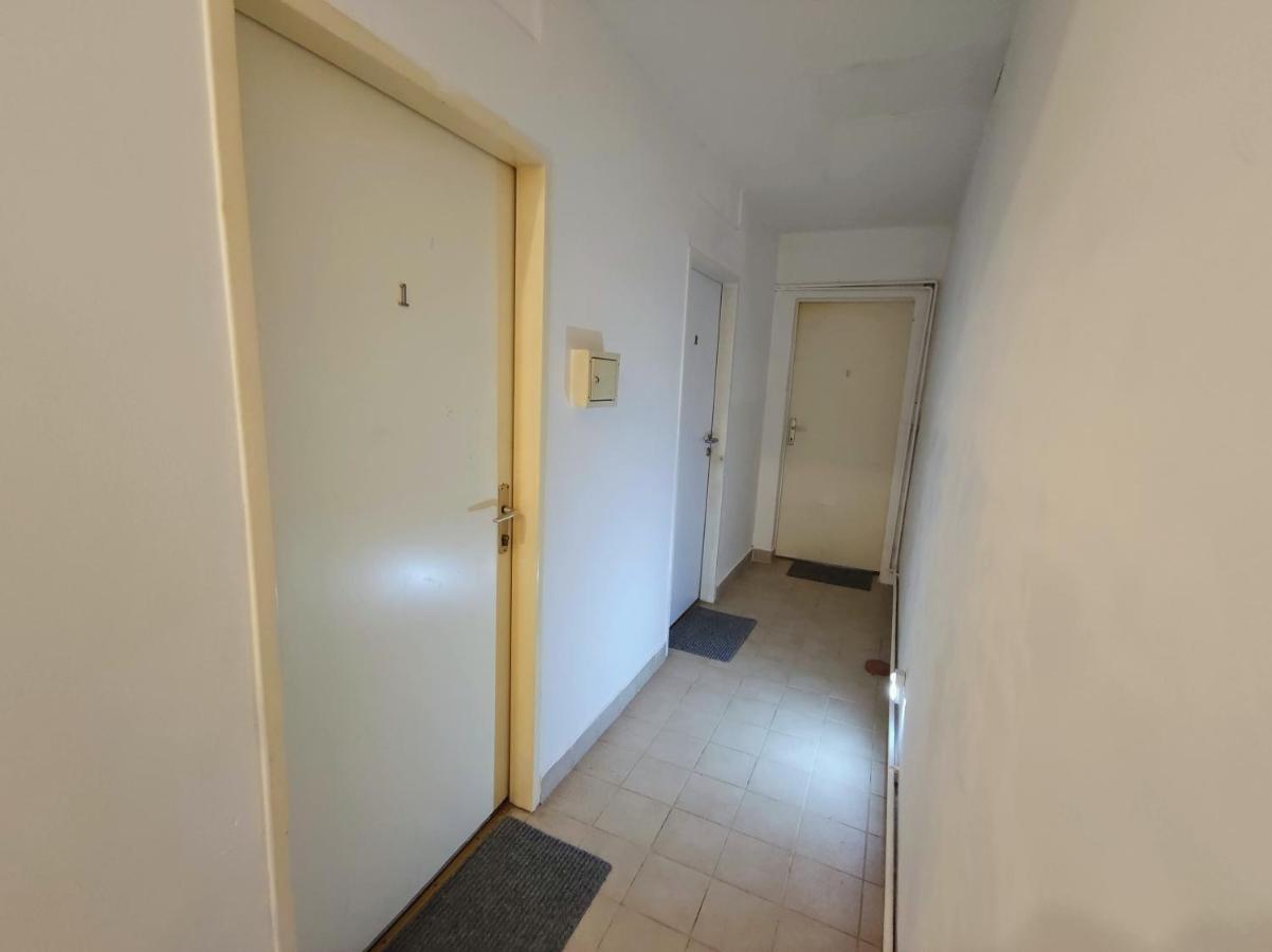 Room With Privat Shower In 3 Rooms Apartment Vienna Exterior photo