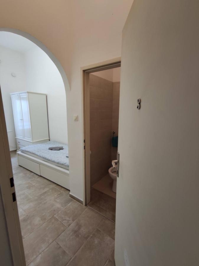 Room With Privat Shower In 3 Rooms Apartment Vienna Exterior photo